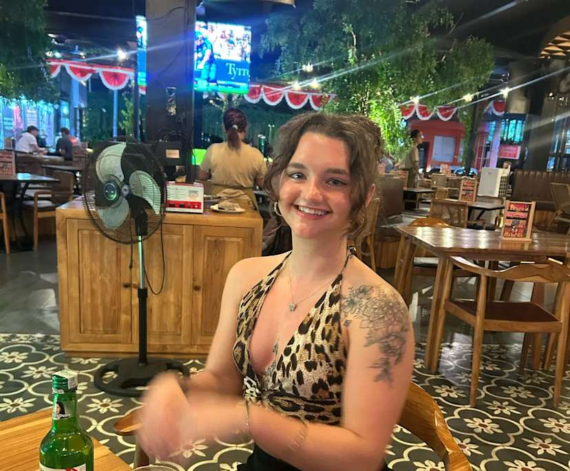 Jess (21), $250, Smoker, No pets, and No children