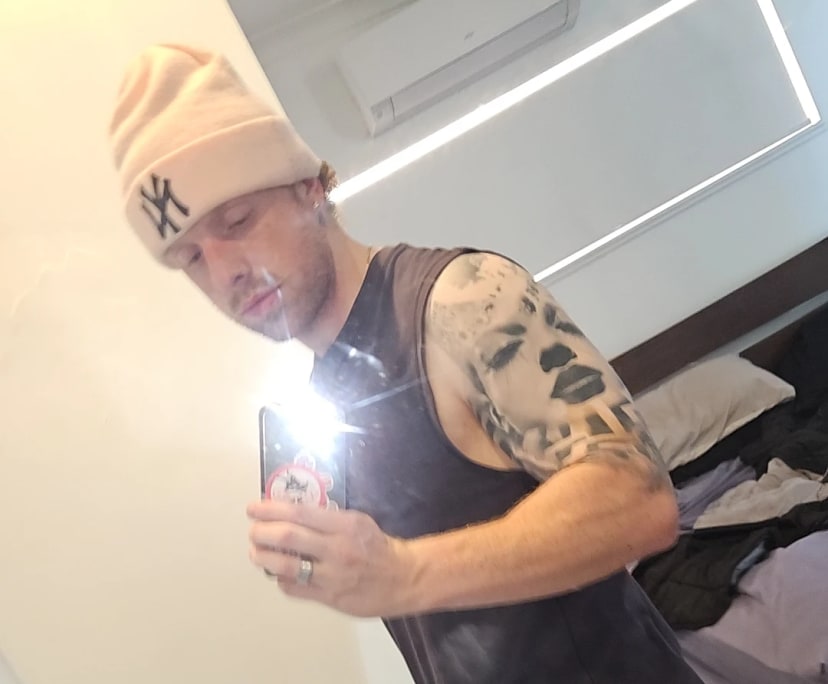 Harry (27), $450, Smoker, No pets, and No children