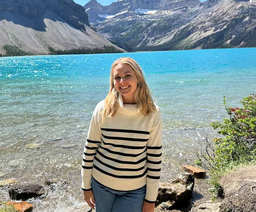 Jessica (28), $300, Non-smoker, Have pets, and No children