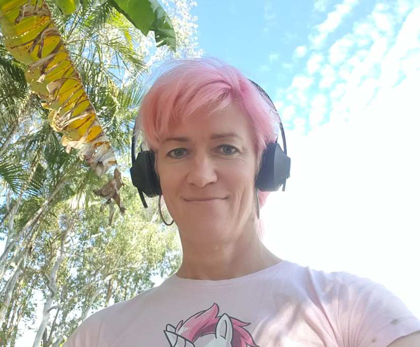 Grace (52), $400, LGBTQIA+, Non-smoker, Have pets, and No children