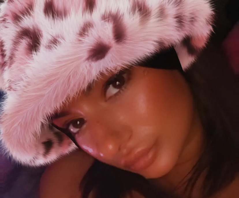 Yianna (30), $350, Non-smoker, Have pets, and No children