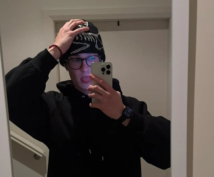 Alan (24), $350, LGBTQIA+, Non-smoker, No pets, and No children