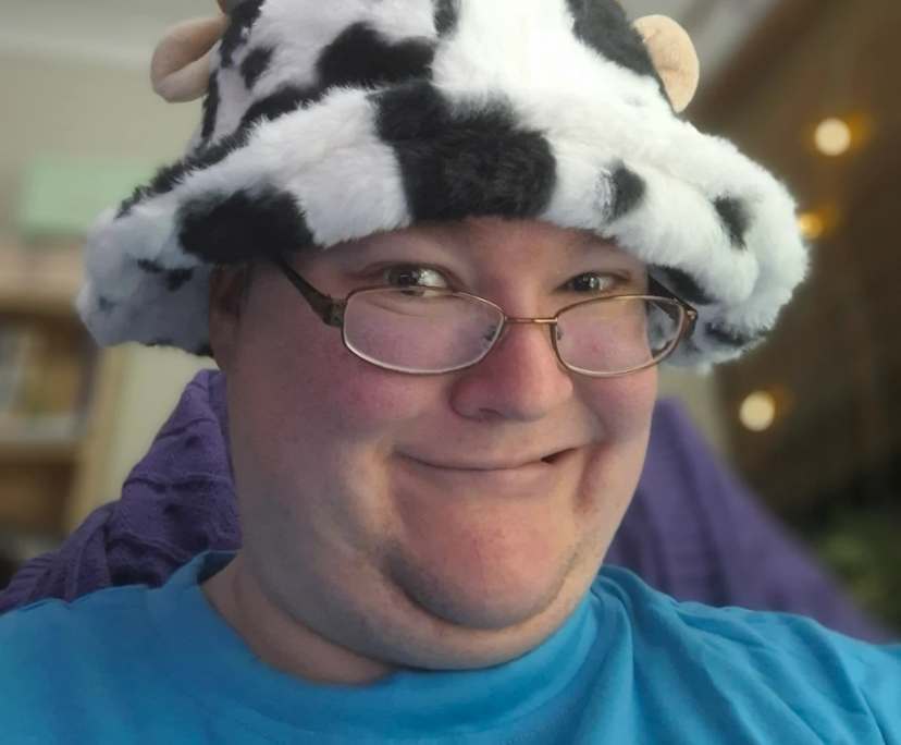 Miss Victoria Halton (42), $250, Non-smoker, Have pets, and No children