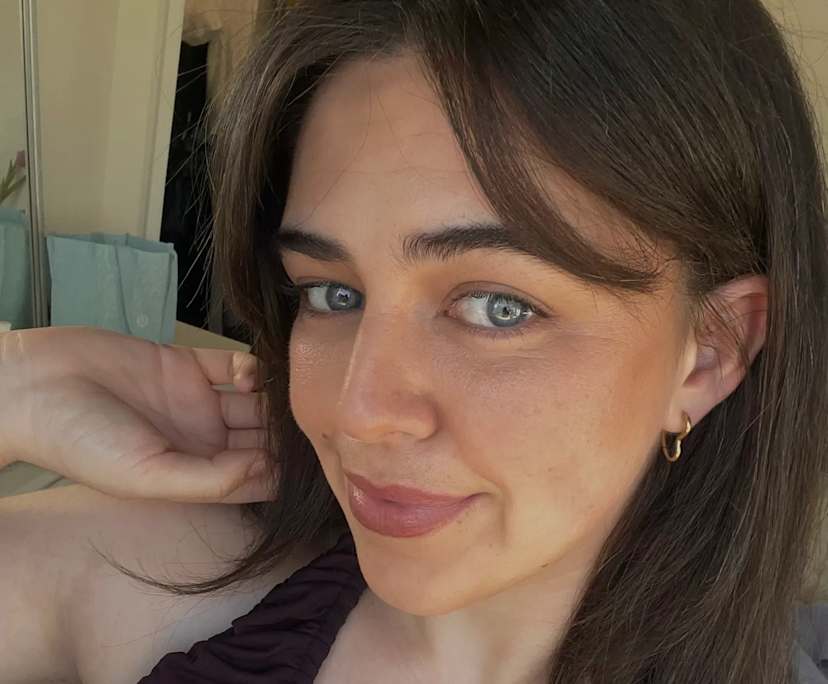 Hope (27), $450, Non-smoker, Have pets, and No children