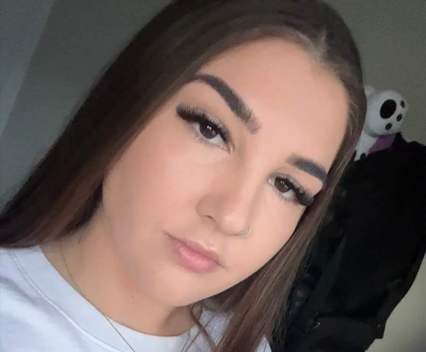 Courtney (25), $300, Have pets, Non-smoker, and No children
