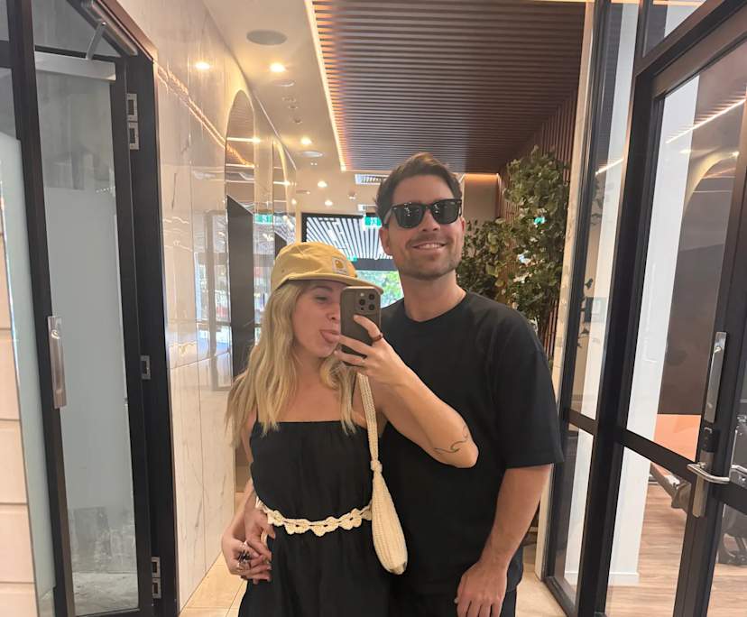 Jessica (30) and Gonçalo (29), $600, Non-smoker, No pets, and No children