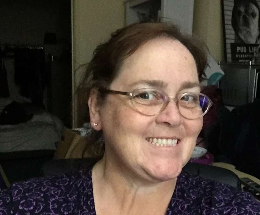 Lisa (58), $300, Non-smoker, Have pets, and No children