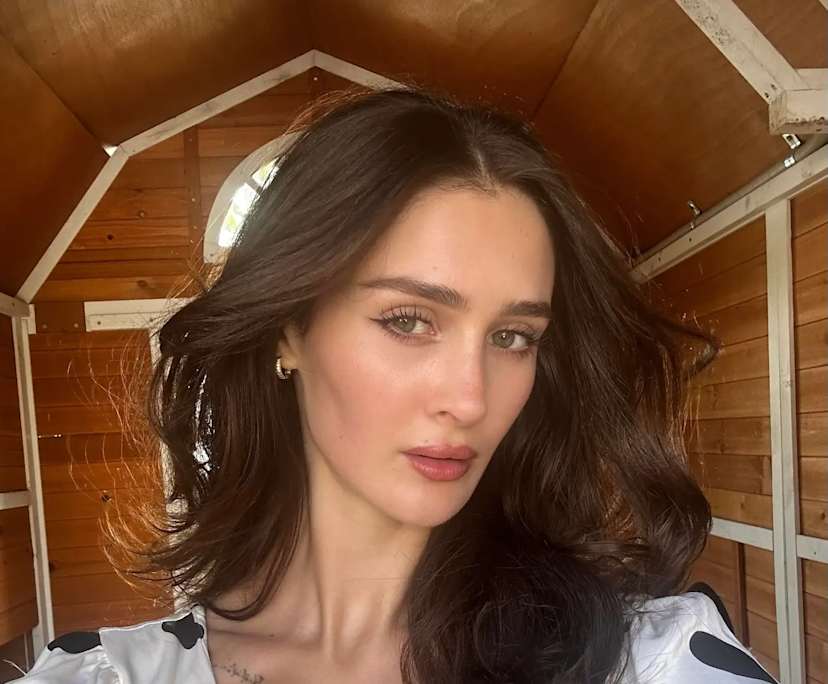 Tara (23), $700, Non-smoker, Have pets, and No children