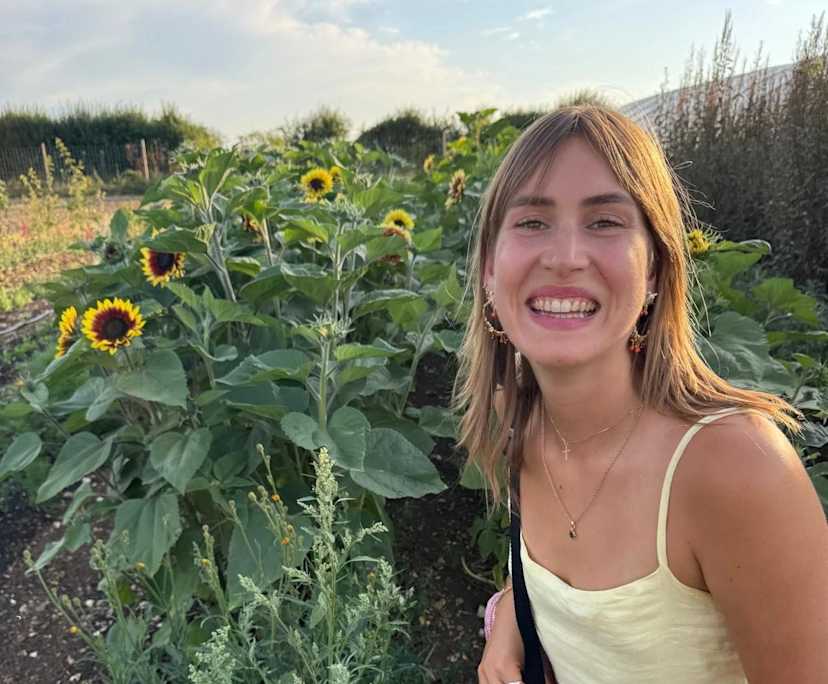 Hannah Beaton (26), $300, Non-smoker, No pets, and No children
