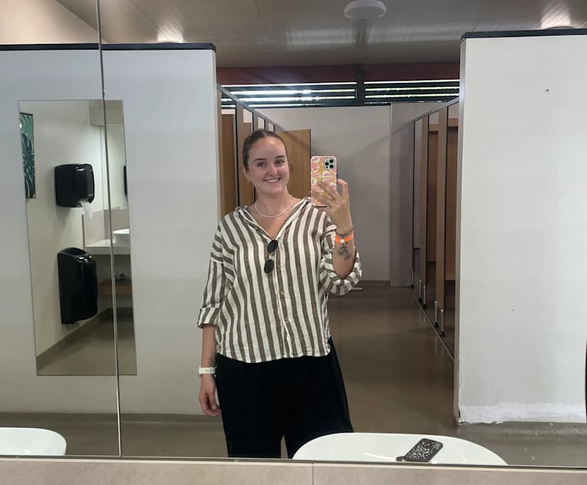 Chelsea (21), $300, Non-smoker, No pets, and No children