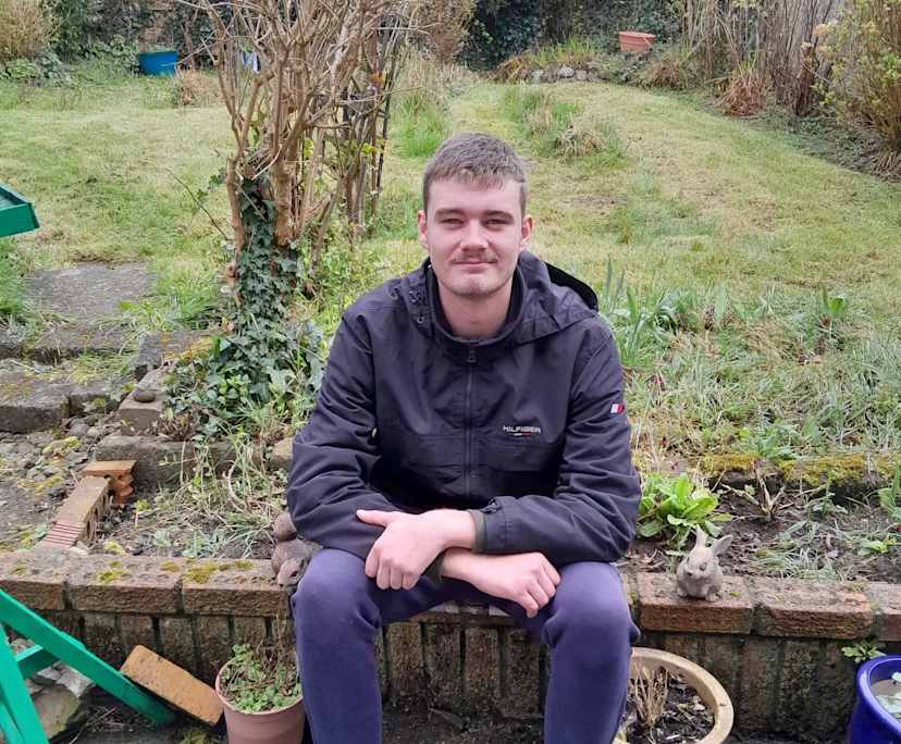 Darragh (21), $800, Smoker, No pets, and No children