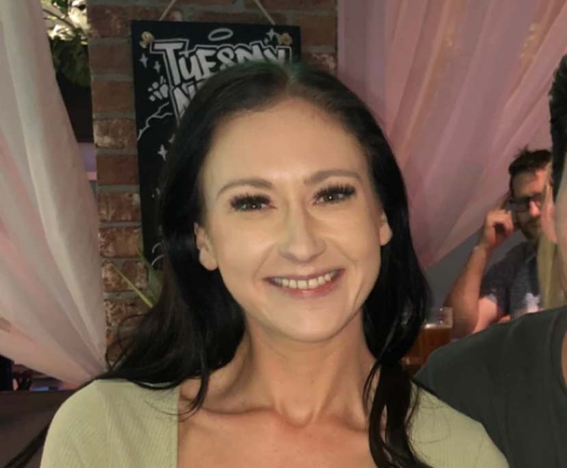 Ashleigh (34), $400, Non-smoker, No pets, and No children
