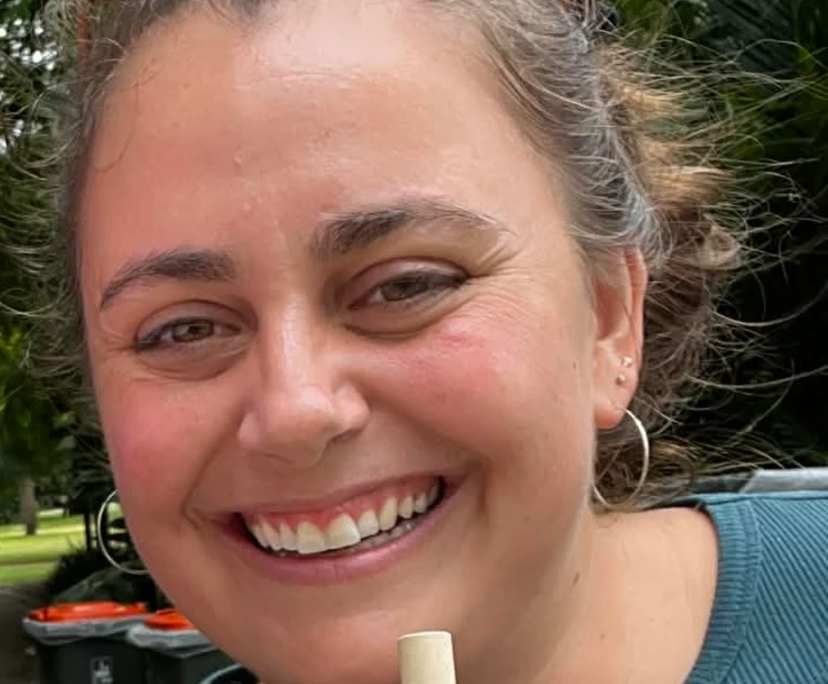 Shana (34), $300, Non-smoker, Have pets, and No children