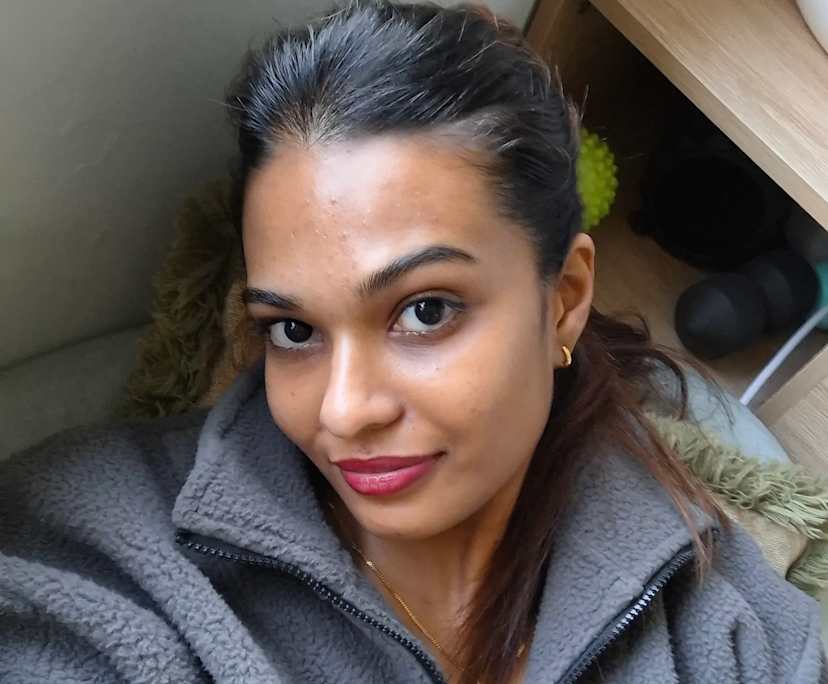 Sara (25), $250, Non-smoker, Have pets, and No children