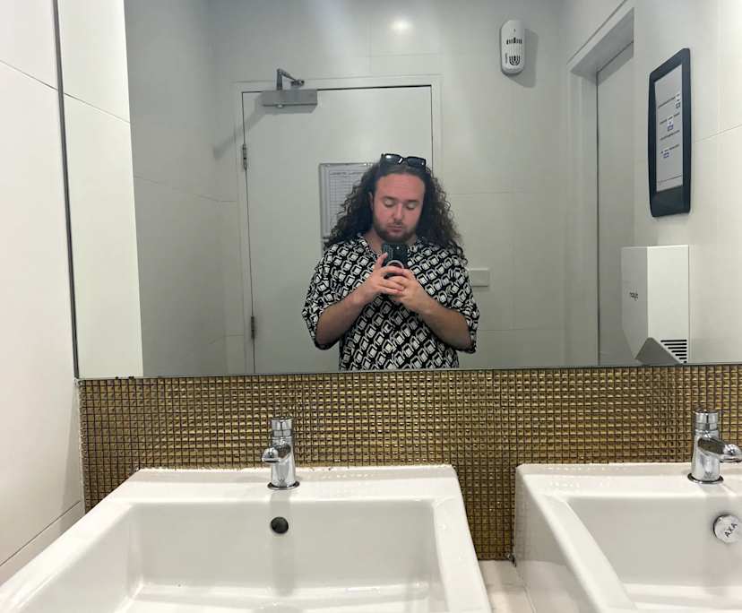 jemil (18), $300, LGBTQIA+, Non-smoker, No pets, and No children