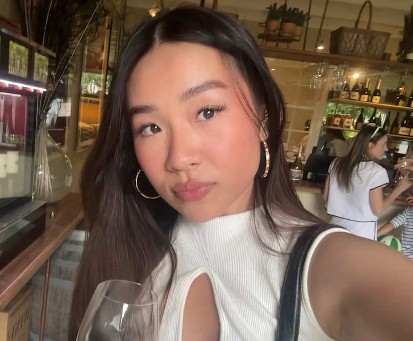 Becca (25), $400, Non-smoker, No pets, and No children