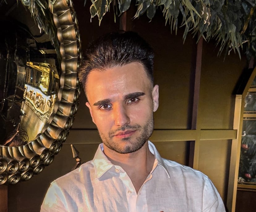 Alberto (30), $300, Non-smoker, No pets, and No children