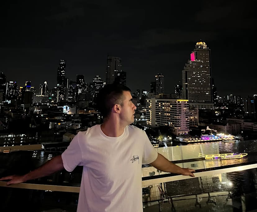 Davide (22), $250, Non-smoker, Have pets, and No children