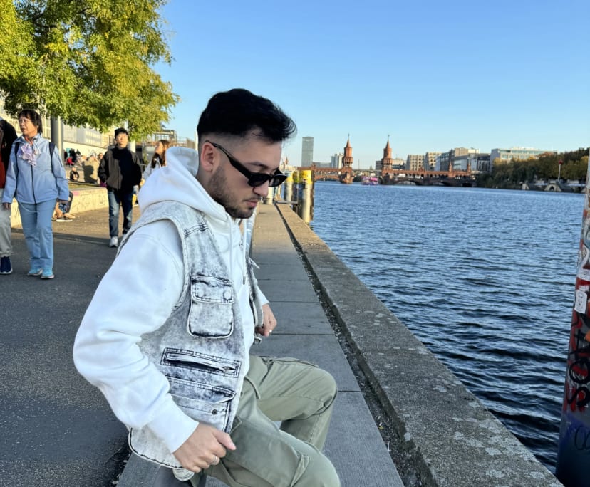 Ricardo (25), $300, Smoker, LGBTQIA+, Non-smoker, No pets, and No children