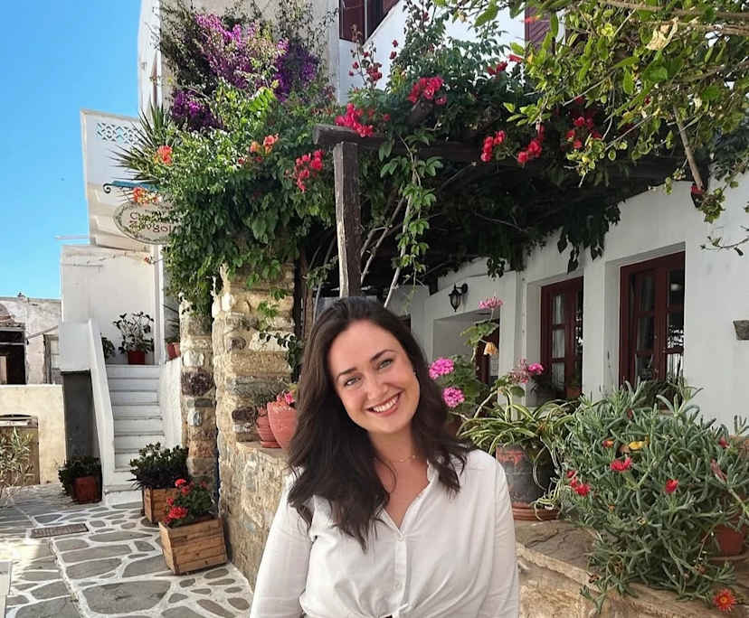 Genevieve (30), $350, Non-smoker, No pets, and No children