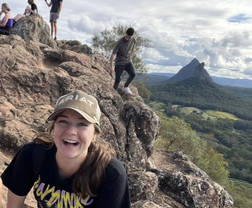 Imogen (23), $300, Non-smoker, No pets, and No children