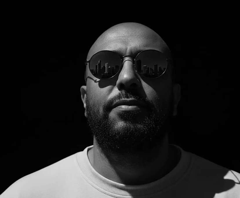 Ali (35), $300, Non-smoker, No pets, and No children