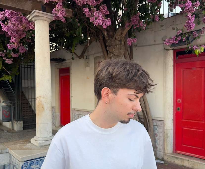 Théo (22), $350, LGBTQIA+, Non-smoker, No pets, and No children