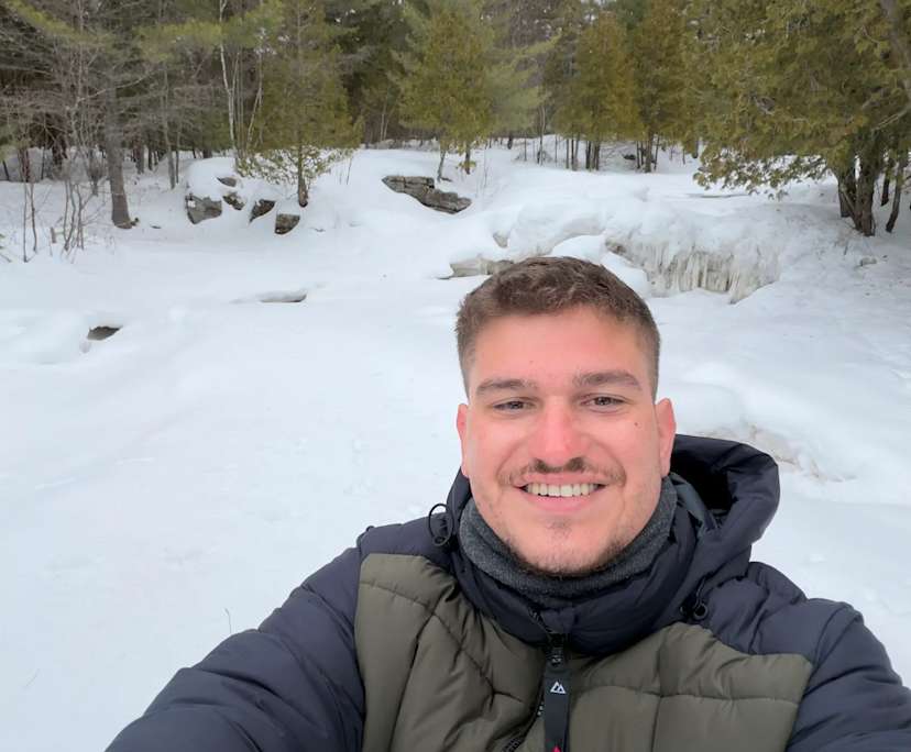 Thiago (30), $250, Non-smoker, No pets, and No children