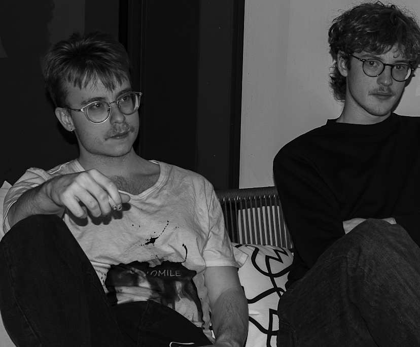 Liam (22), $250, LGBTQIA+, Non-smoker, Have pets, and No children