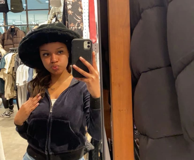 Izora (22), $250, Have pets, Non-smoker, and No children