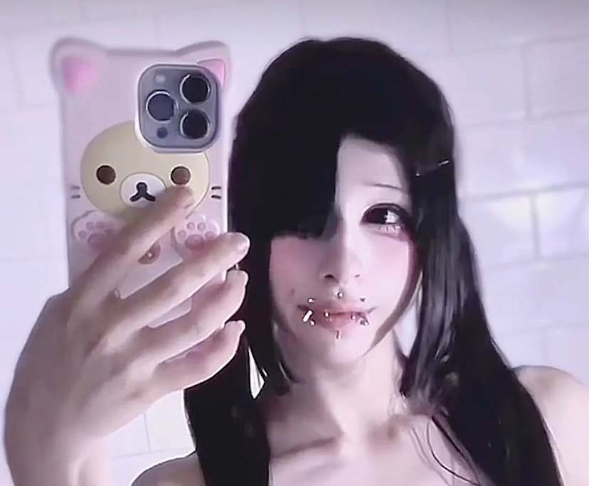 Silka (19), $200, Non-smoker, Have pets, and No children