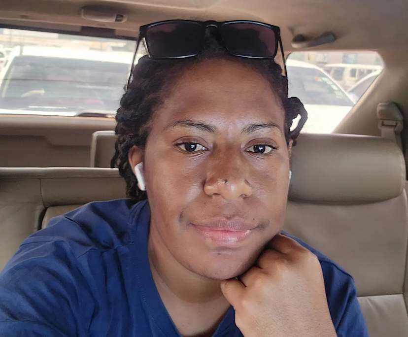 Florence Dekena (26), $300, Non-smoker, Have pets, and No children
