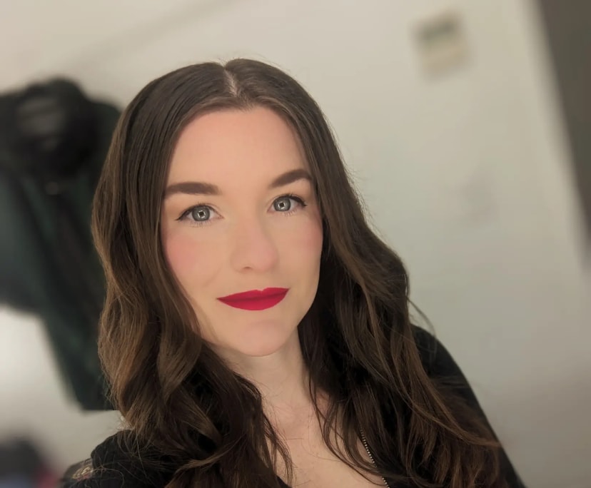 Dana (30), $260, Non-smoker, No pets, and No children