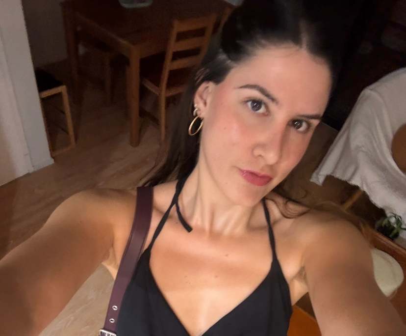 Fernanda (27), $300, No pets, Non-smoker, and No children