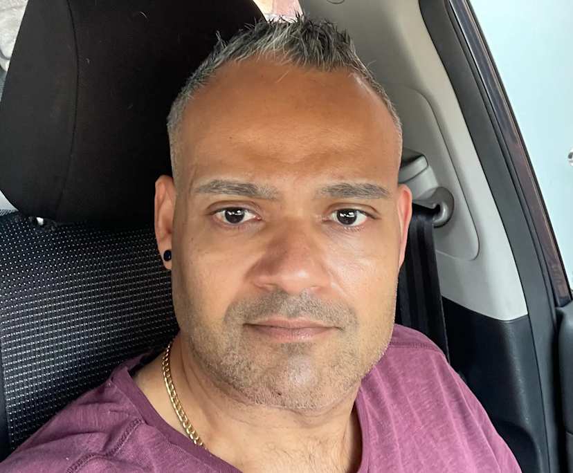 Rah (44), $300, Non-smoker, Have children, and No pets