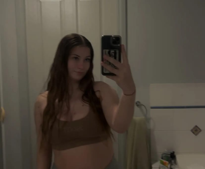 Rhiannon (21), $350, LGBTQIA+, Have pets, Smoker, and No children