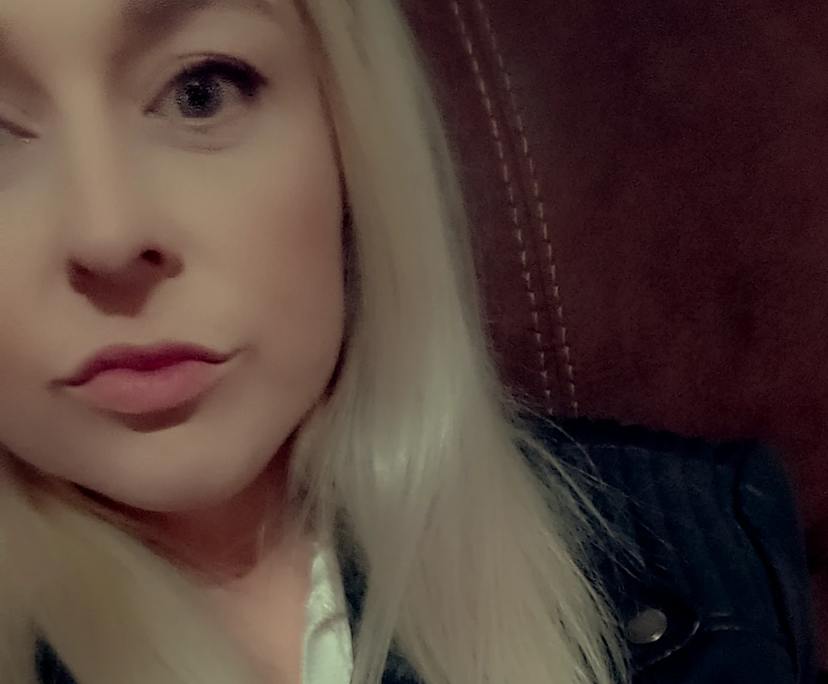 Jenna (33), $1,000, Non-smoker, No pets, and No children