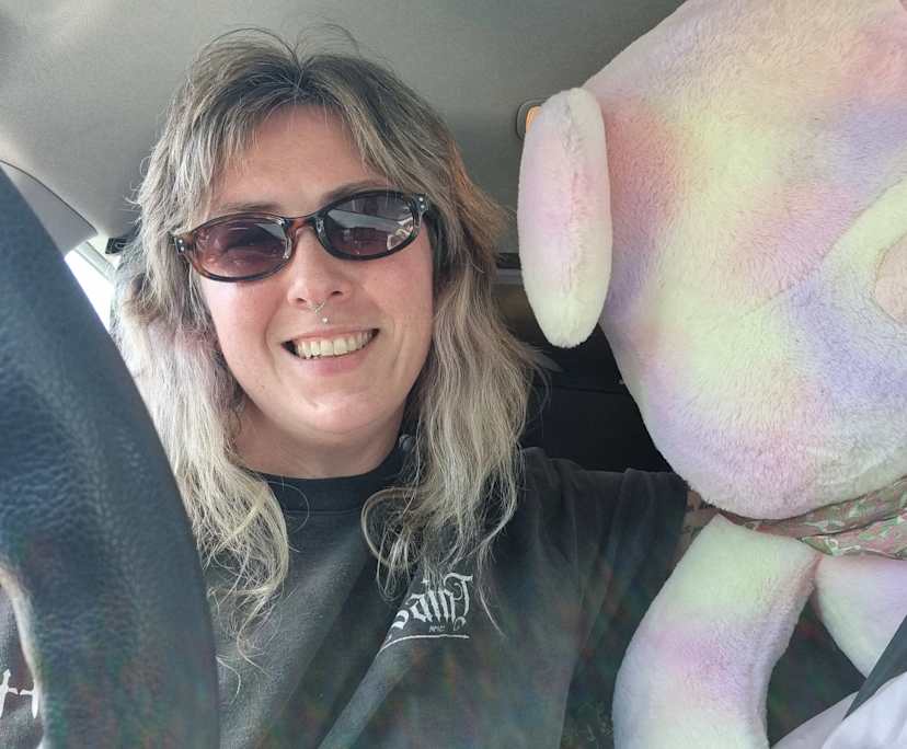 Ren (36), $250, LGBTQIA+, Non-smoker, Have pets, and No children