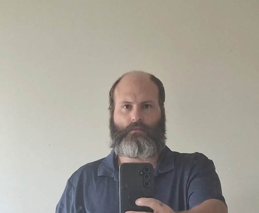 Brandon (43), $600, Non-smoker, Have pets, and No children