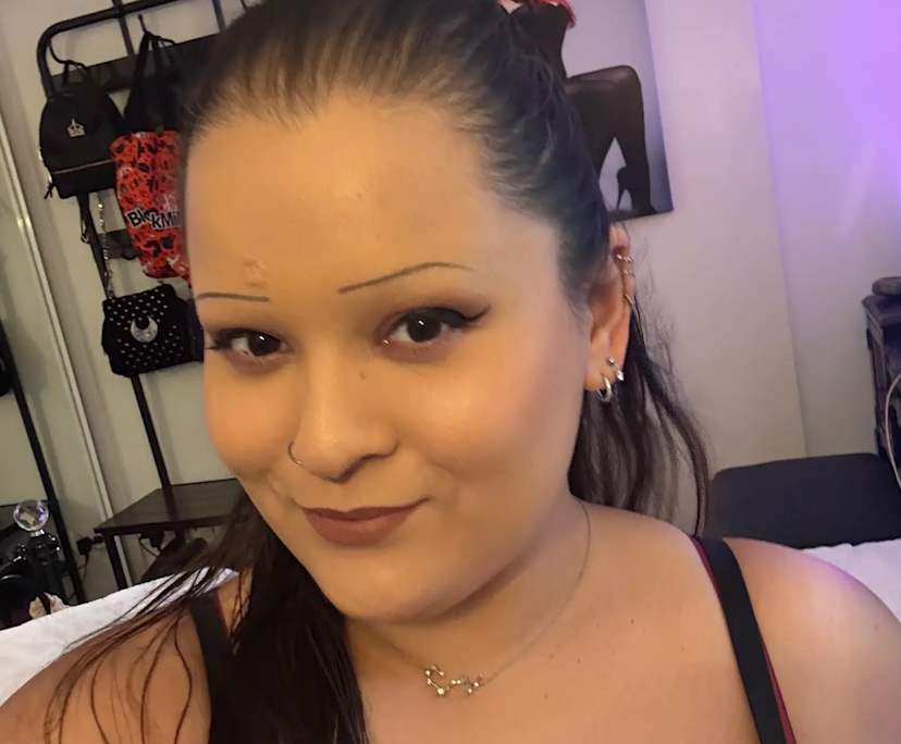 Luna (30), $500, LGBTQIA+, Non-smoker, Have pets, and No children