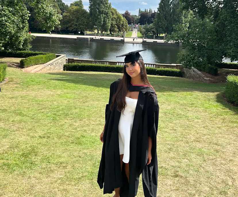 Cassie (22), $430, Non-smoker, No pets, and No children