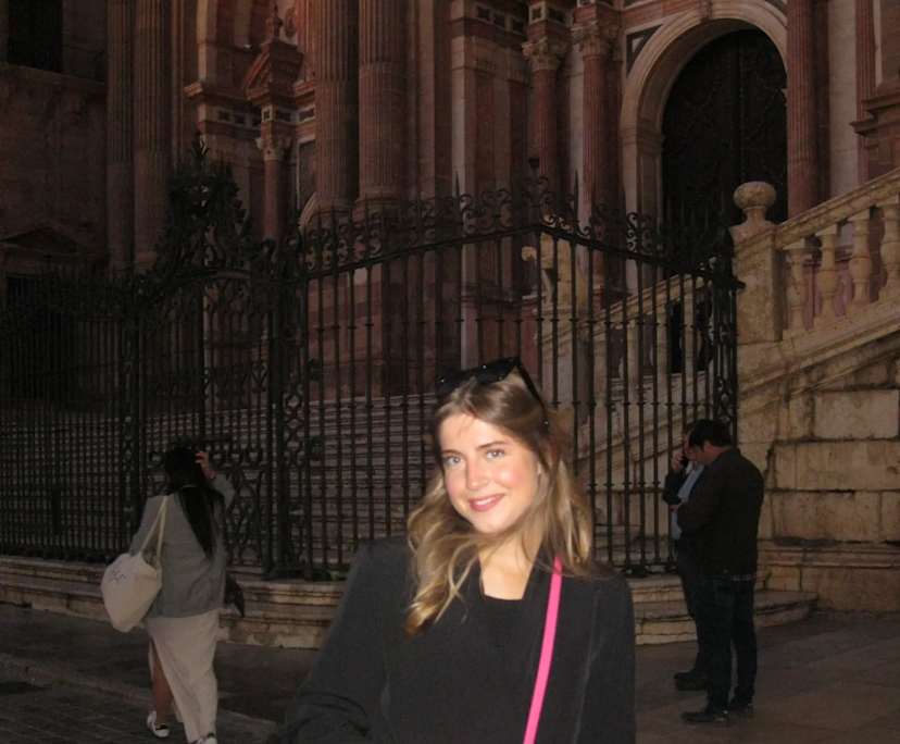 Audrey (19), $450, No pets, Non-smoker, and No children