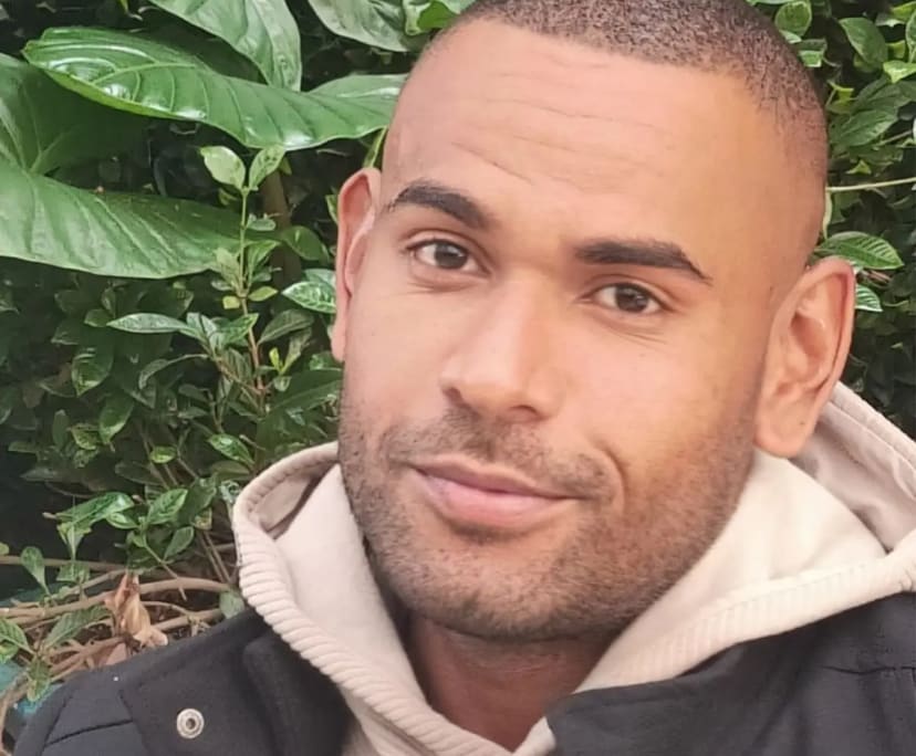 John Francis (33), $500, Non-smoker, Have children, and No pets