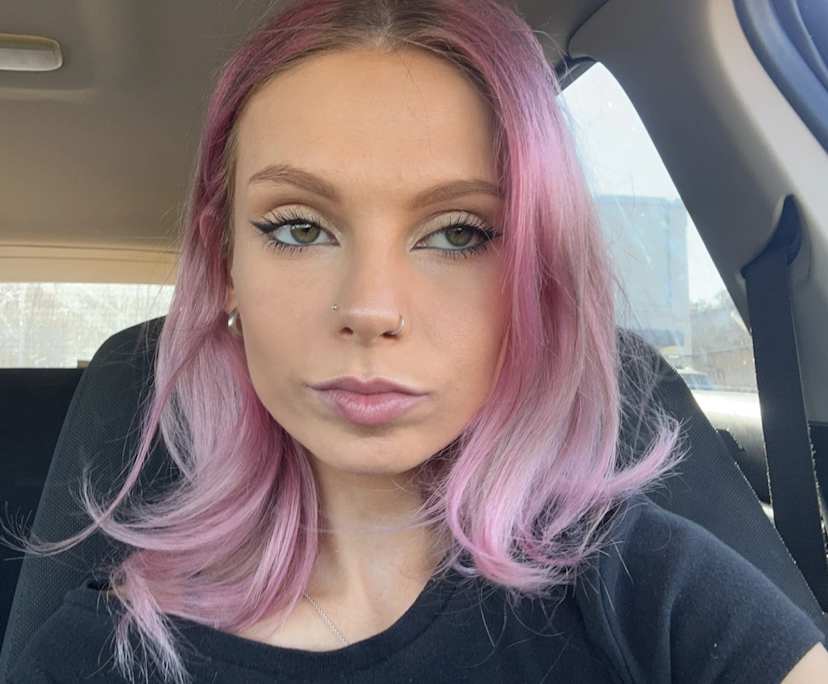 Brianna (21), $250, Non-smoker, Have pets, and No children