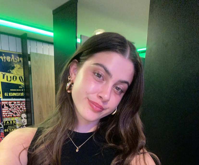 Aarie (25), $300, Non-smoker, No pets, and No children