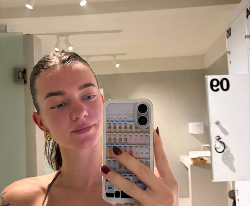 Olivia (25), $230, Non-smoker, No pets, and No children