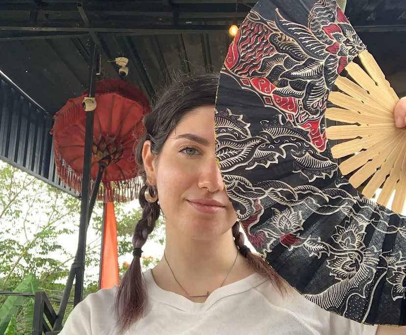 Giulia (36), $350, Non-smoker, No pets, and No children