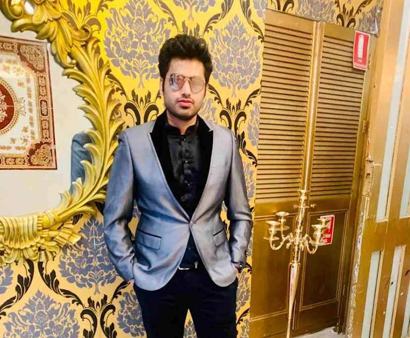 Yaseen (32), $270, Non-smoker, No pets, and No children