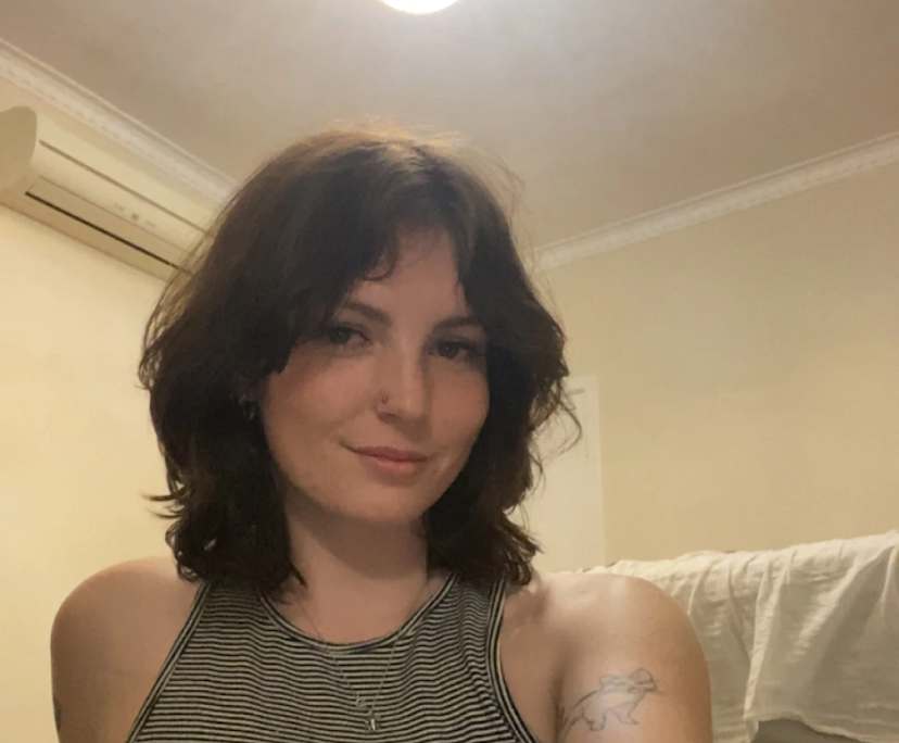 Sasha (24), $500, LGBTQIA+, Non-smoker, Have pets, and No children