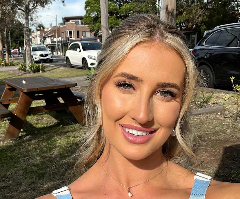 Lillian (27), $500, Have pets, Non-smoker, and No children